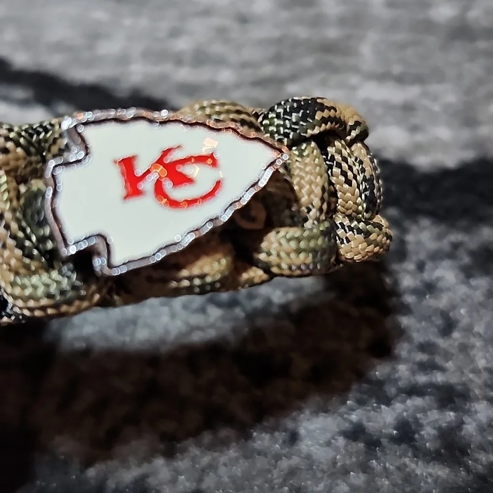 KIDS KANSAS CITY CHIEFS ARROWHEAD CAMO PARACORD SURVIVAL BRACELET UNISEX